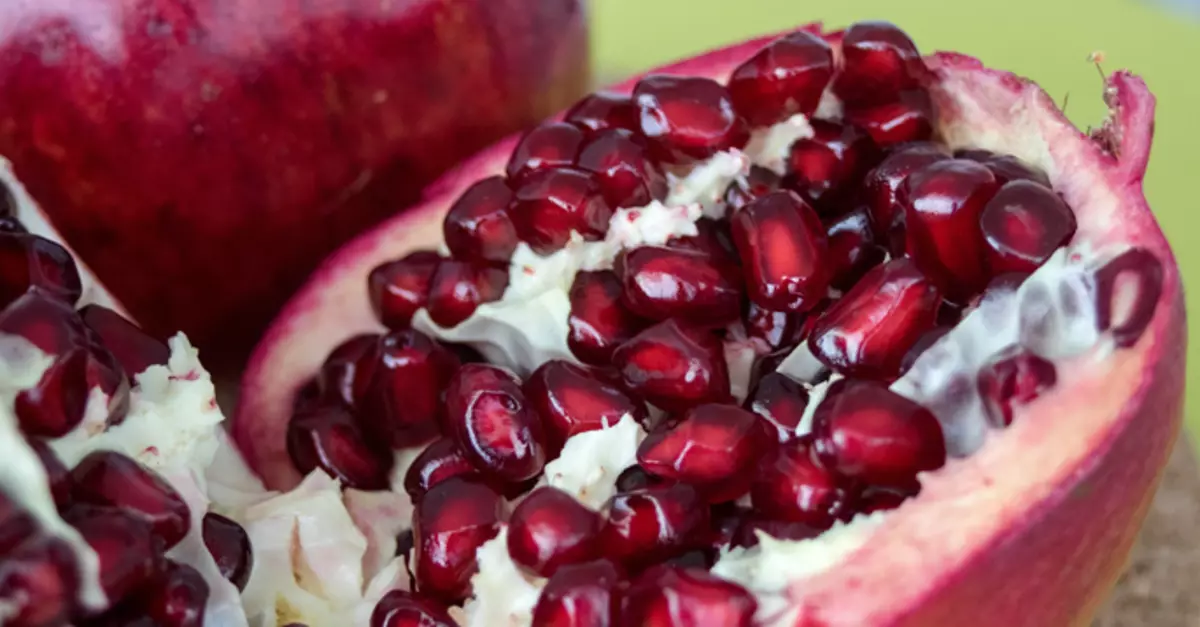 Pomegranate: combine pleasant with useful