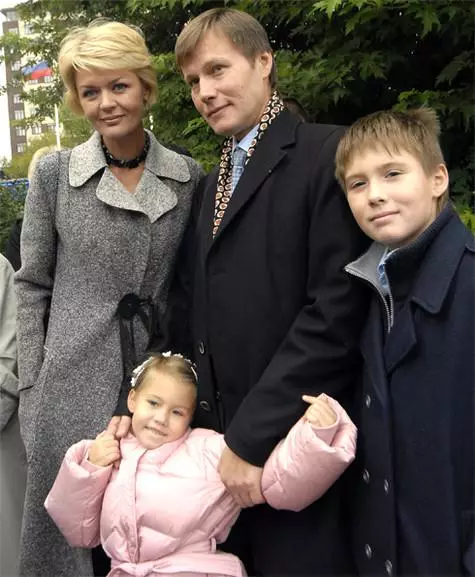 Juliaの家族のアイドイラーとイゴールゴンディンを見て、彼らが半2年間分けたと信じるのは難しいです。写真：Mikhail Kovalev。