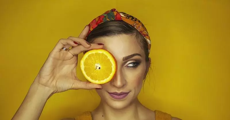 Vitamin C: Kako ga uporabljati, da ga uporabite za sijaj