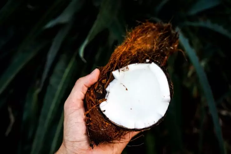 Kokosolje er nyttig, ikke bare for kroppspleie