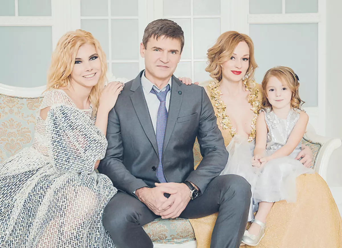 Igor Latanova ima snažnu obitelj: Eleninu ženu, kćeri: Nastya (od drugog braka) i mlađi - Alice. Supružnik i viša kćerka igraju s Igorom u jednoj igri