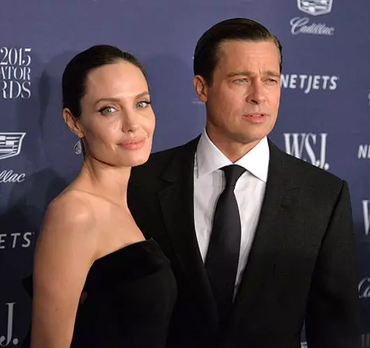 D'iarr Angelina Jolie bainise le Brad Pitt leadránach