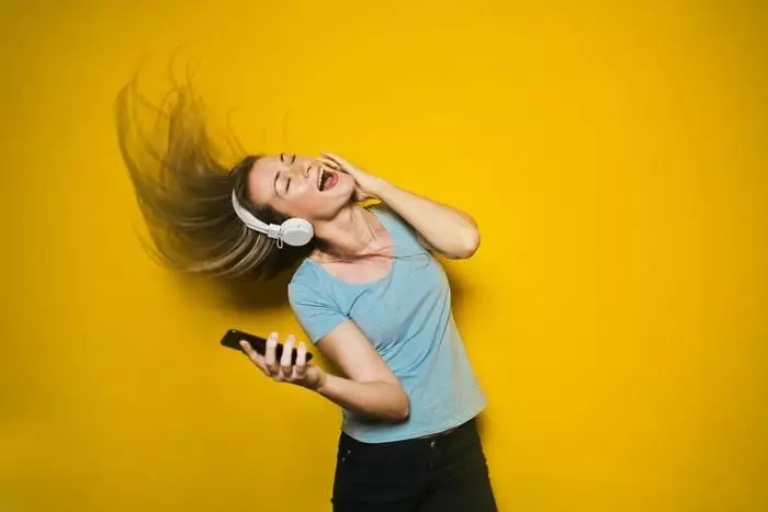 Listening to music on the maximum volume can lead to hearing problems