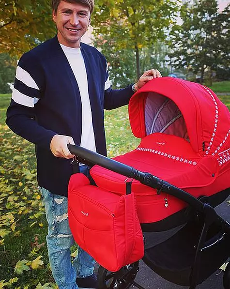 Alexey Yagudin აჩვენა Stroller მისი უმცროსი ქალიშვილი. ფოტო: Instagram.com/alexei.yagudin.