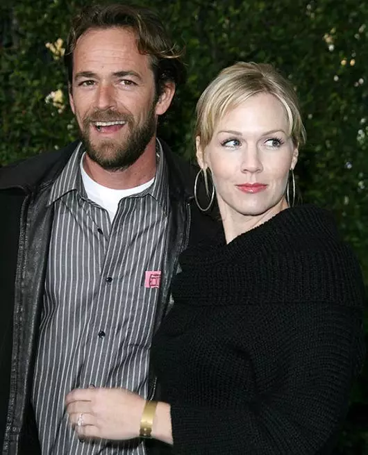 Luke Perry og Jenny Garth igjen sammen