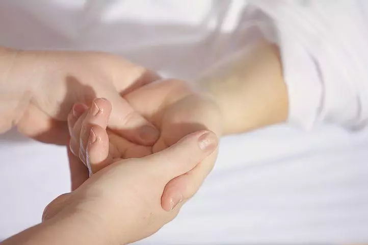 Hacer manos de masaje