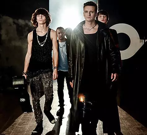 According to the plot of the new video "I will love you", Dmitry Koldun's hero needs to be eliminated by a gang of criminals to protect the beloved from their attack. .