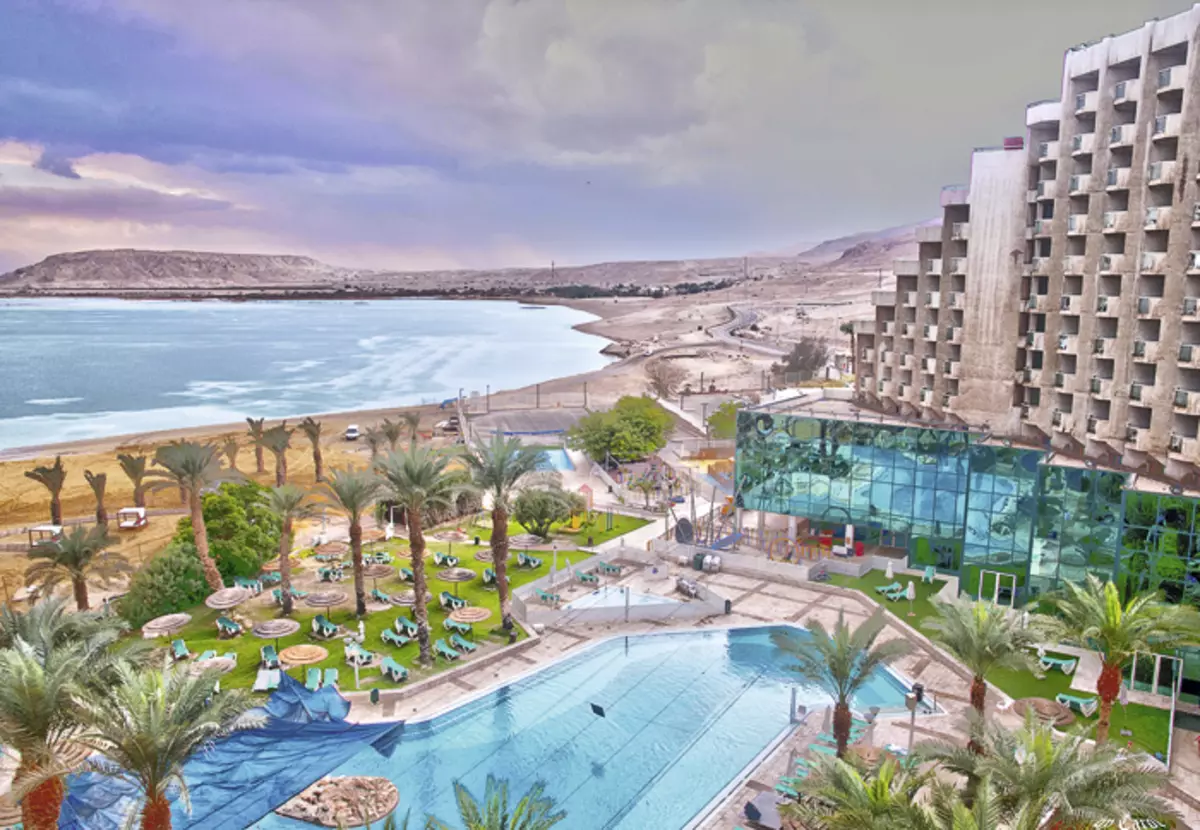 Ein-Gedi Kibbuz erinnerte eher an ein Fünf-Sterne-Hotel mit einem schönen Blick auf das Tote Meer