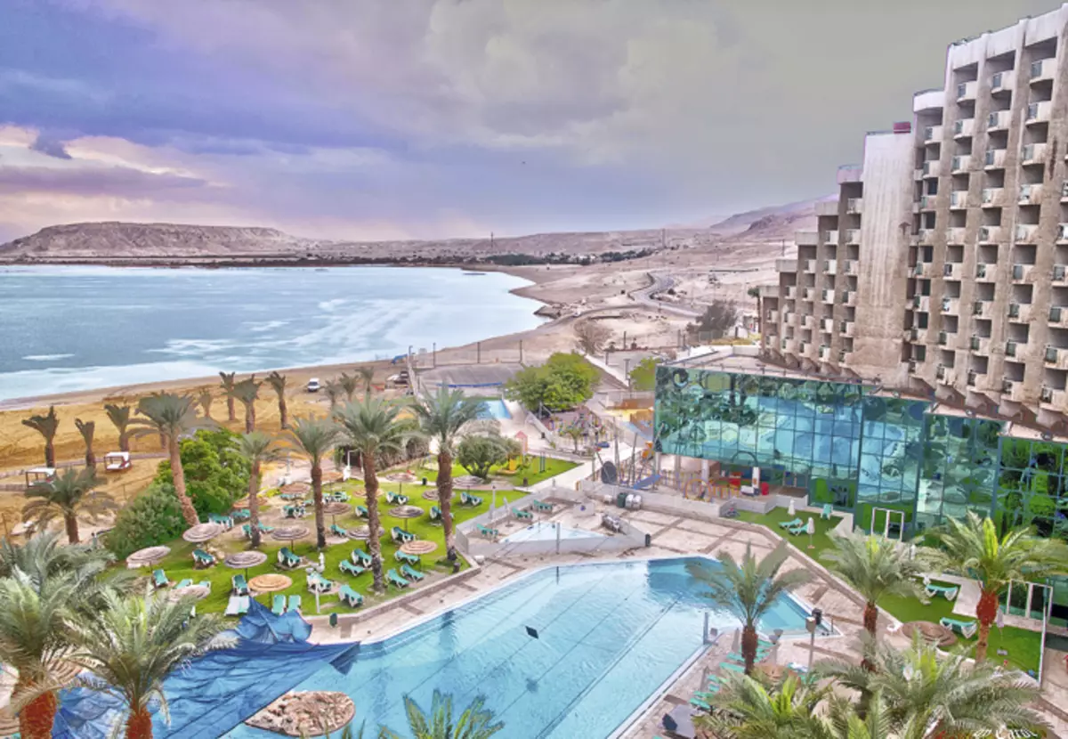 Ein-Gedi Kibbutz, bastante recordando a un hotel de cinco estrellas con una hermosa vista del mar muerto