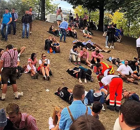 Andrejus Gaidulanas ir jo nuotaka lankėsi metiniame alaus festivalyje. Foto: Instagram.com/dianochka69.