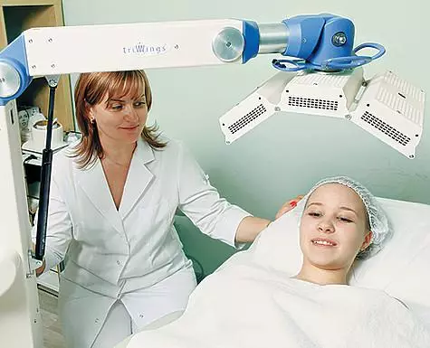 Phototerapia (lub zamrażarka) co roku staje się coraz bardziej popularna w obszarze rozwiązywania problemów ze skórą. .