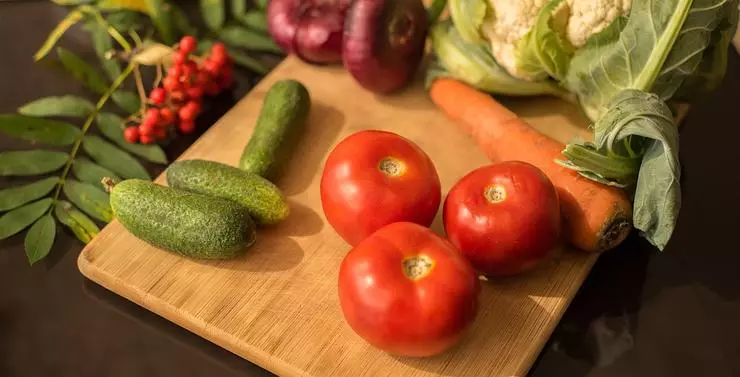 Komkommers en tomaten