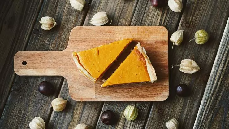 Pumpkin pie will fill the whole house with aroma