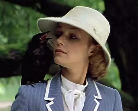 Fl-istampa Sovjetika "Mary Poppins, Goodbye!" Natalia Andreichenko lagħbu r-rwol ta 'nanny. Qafas mill-film.