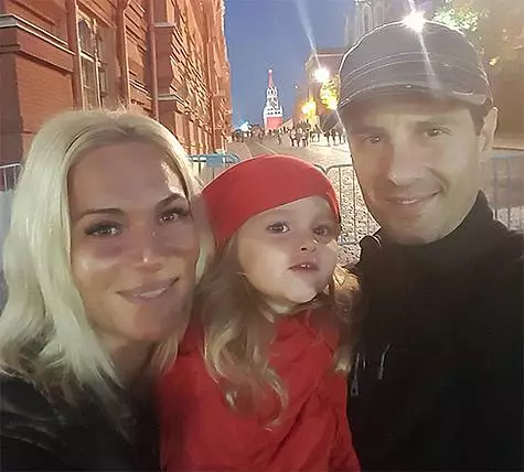 Sellie на семејството Макарот на Црвениот плоштад. Фото: Instagram.com/makarskie.