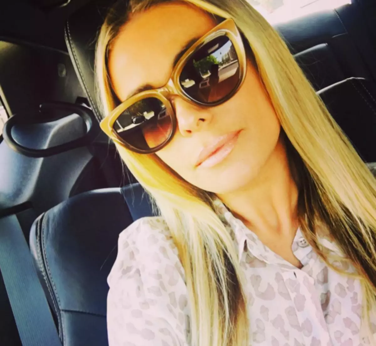 Carmen Electra divorced with her husband a week after the wedding