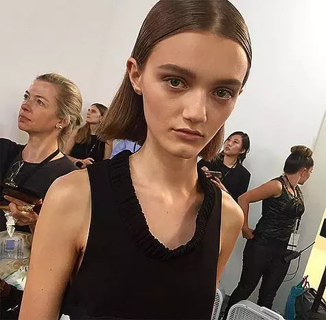 Os fanáticos e xornalistas contaron que os modelos que demostraron a roupa de Victoria Beckham parecen fina pouco saudables. Foto: Instagram.com/Victoriabeckham.