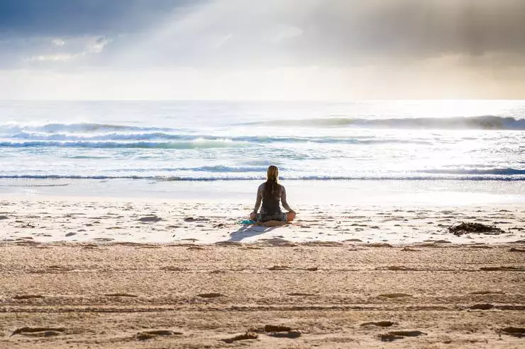 Vir meditasie, kies 'n geskikte plek om op jou gevoelens te fokus.
