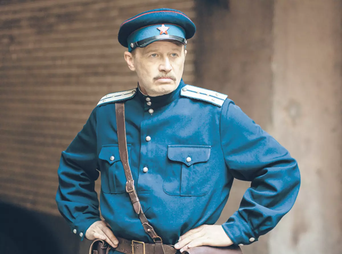 Olegas Fominas, kuris grojo policijos departamento viršininką, atėjo su būdingomis detalėmis jo herojus - ūsai. Pasak aktoriaus, būtent tai jis atstovavo savo seneliui, kuris karo metu tarnavo įstaigose ir kovojo su nusikaltimais