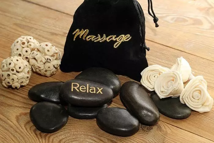 Sarudza mahombekombe eSaloni uye massage masters
