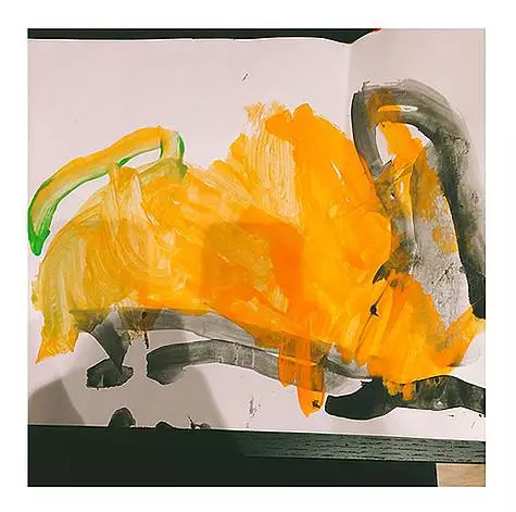 Layisan Utyasheva menunjukkan lukisan pertama Robert yang berusia dua tahun. Foto: Instagram.com/liasanutiaSheva.