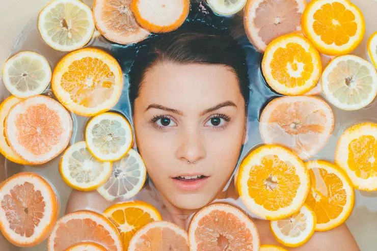 Ser cu clarificator de vitamina C și dă strălucire