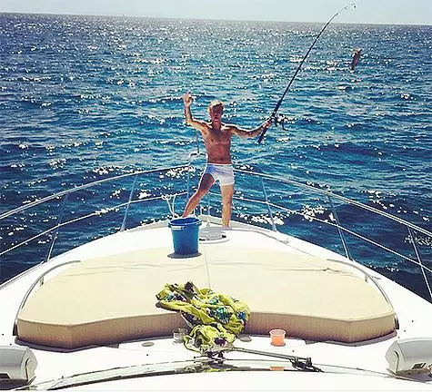 Justin Bieber ing Yacht nyekel iwak. Foto: Instagram.com/justinbeber.