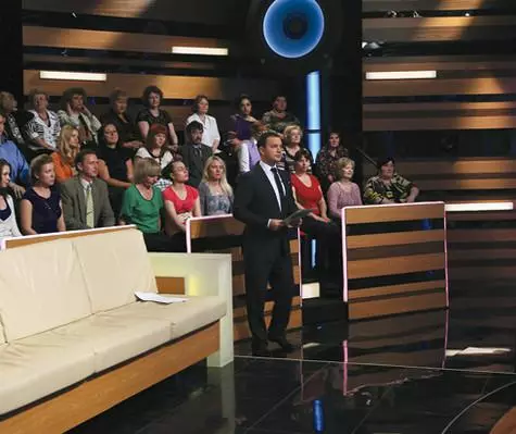 Hay situaciones en las que los espectadores aleatorios en el estudio están listos para no simplemente simpatizar, sino para brindarle ayuda a los personajes del programa que cayeron en problemas. .