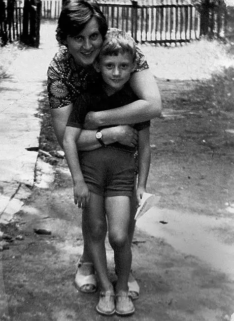 Anam Margarita Mixailovna ilə qəhrəmanımız. Braclav, 1978. Foto: Anatoly ağın fərdi arxivi.