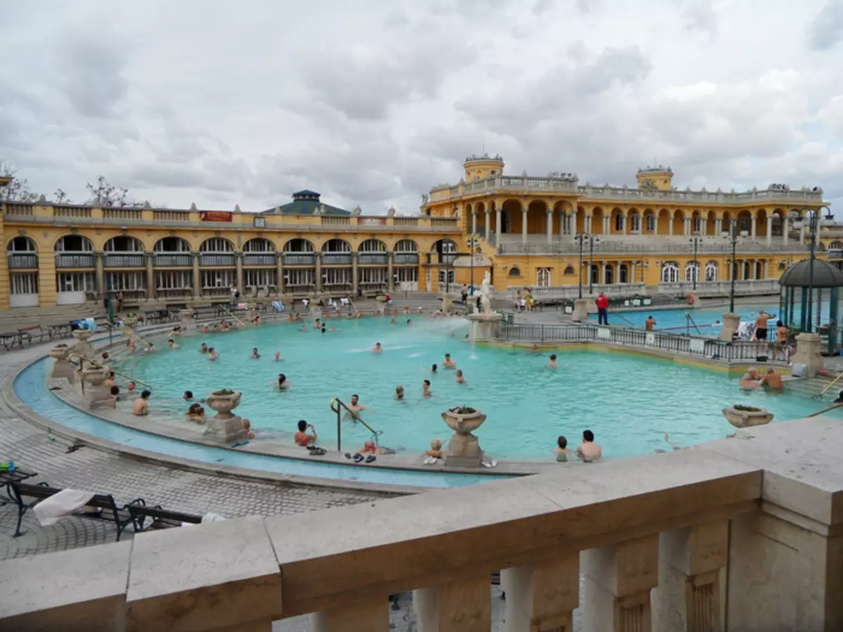 Budapest huwa famuż għall-hot springs tiegħu