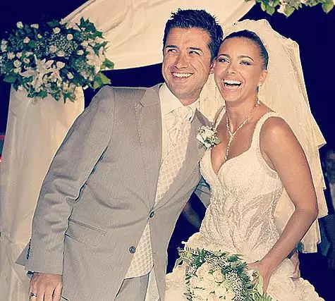 Ani Lorak menikahi warga Turki Murat Nalaljioglu pada Agustus 2009. Foto: Instagram.com/anilorak.