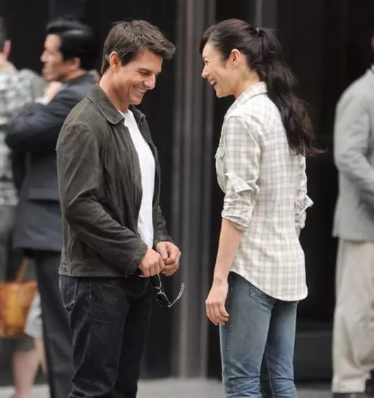 Tom Cruise a kan harbi ya canza Katie Holf?