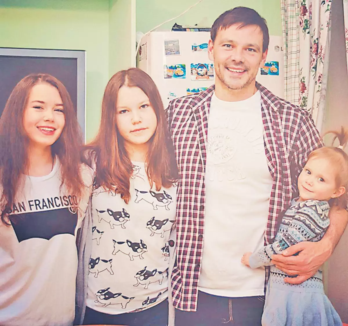 Rodzina dla Sergey - prawdziwe źródło inspiracji. Ma panieńskie królestwo w domu. Aktor ma trzy wspaniałe córki: Karina, Angelina i Catherine