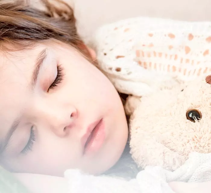 Ak vaše dieťa nemôže zaspávať, nenechajte situáciu na SAMONEK