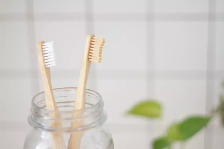 Kif tiddiżinfetta u taħżen toothbrush