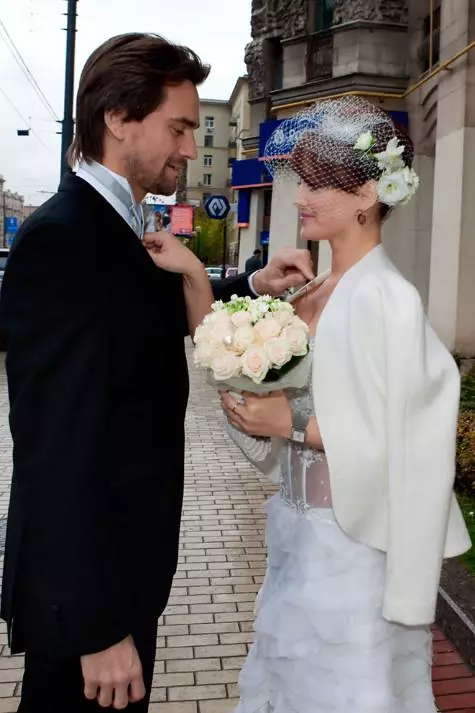 Dmitry et Julia depuis longtemps allé à une solution sérieuse. Ils ont joué un mariage après 9 ans de vie ensemble. Photo: Archive personnelle Dmitry Miller et Yulia Delos.