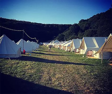 Kwintsimi yelifa leendwendwe, izindlu kunye neentente zafakiwe. Ifoto: Instagram.com/lucalvani.