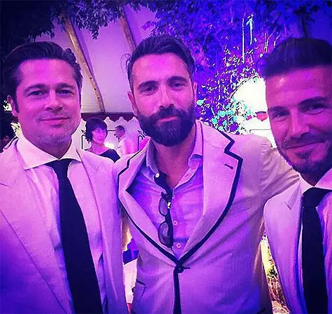 I measc na n-aíonna na bainise bhí freisin brad Pitt agus David Beckham. Grianghraf: Instagram.com/beckham75.