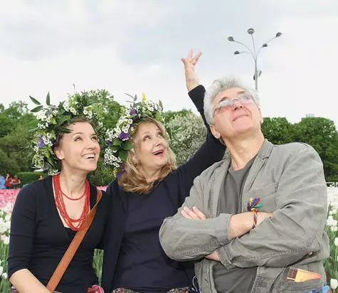 Irina Alferova, junto con su esposa Sergei Martynov y su hija Ksenia, lanzó una bola de aire. Foto: Gennady Avramenko.