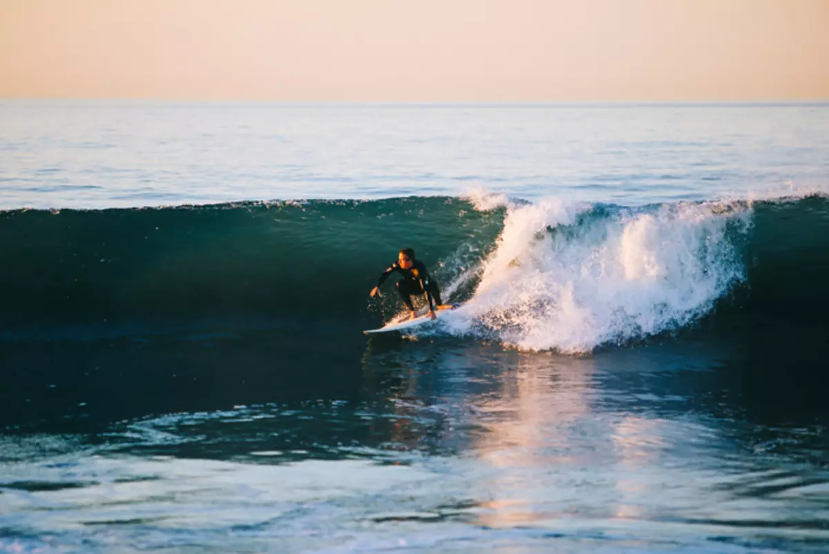 Els amants del surf passen a Sri Lanka