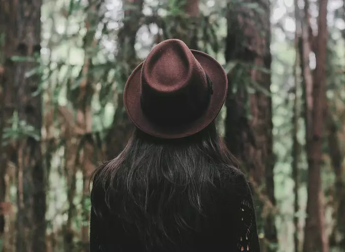 Cappello monocromatico - una soluzione ideale per questa primavera