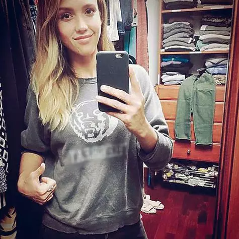 Wardrobe Jessica Alba. Ritratt: Instagram.com.