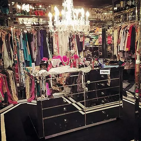 Tủ quần áo Paris Hilton. Ảnh: Instagram.com.