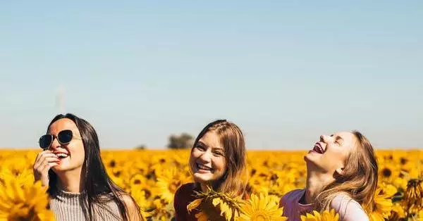 Con una novia en un hueco: 4 películas sobre brillante amistad femenina