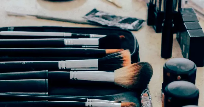 Smear Smear: Mụta ịnyagharịa na brushes etemeete