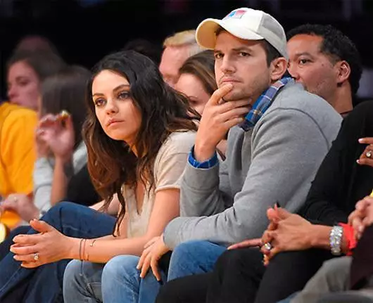 Mila Kunis adalah kembar hamil?