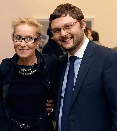 Με τον Διευθυντή, Διευθυντής του Μουσείου Τέχνης Multimedia Olga Sviblova. Φωτογραφία: Προσωπικό αρχείο του Vasily Tsereteli.