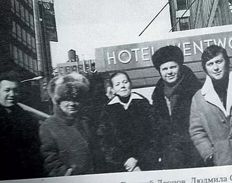 1980. Vladimir Vinokur (extreme right) with colleagues during the Winter Olympic Games in Lake Placide. Photo: instagram.com.