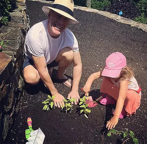 Bruce Willatis koos oma tütrega. Foto: Instagram.com/emmahemingwillis.