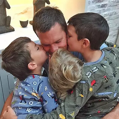 પતિ ગિસેલ બંડચેન ટોમ બ્રૅડી બાળકો સાથે. ફોટો: Instagram.com/giseleoficialificial.